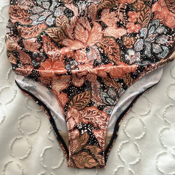 A Pea In The Pod Maternity Floral Multicolored One Piece SwimSuit SZ M - Picture 3 of 6